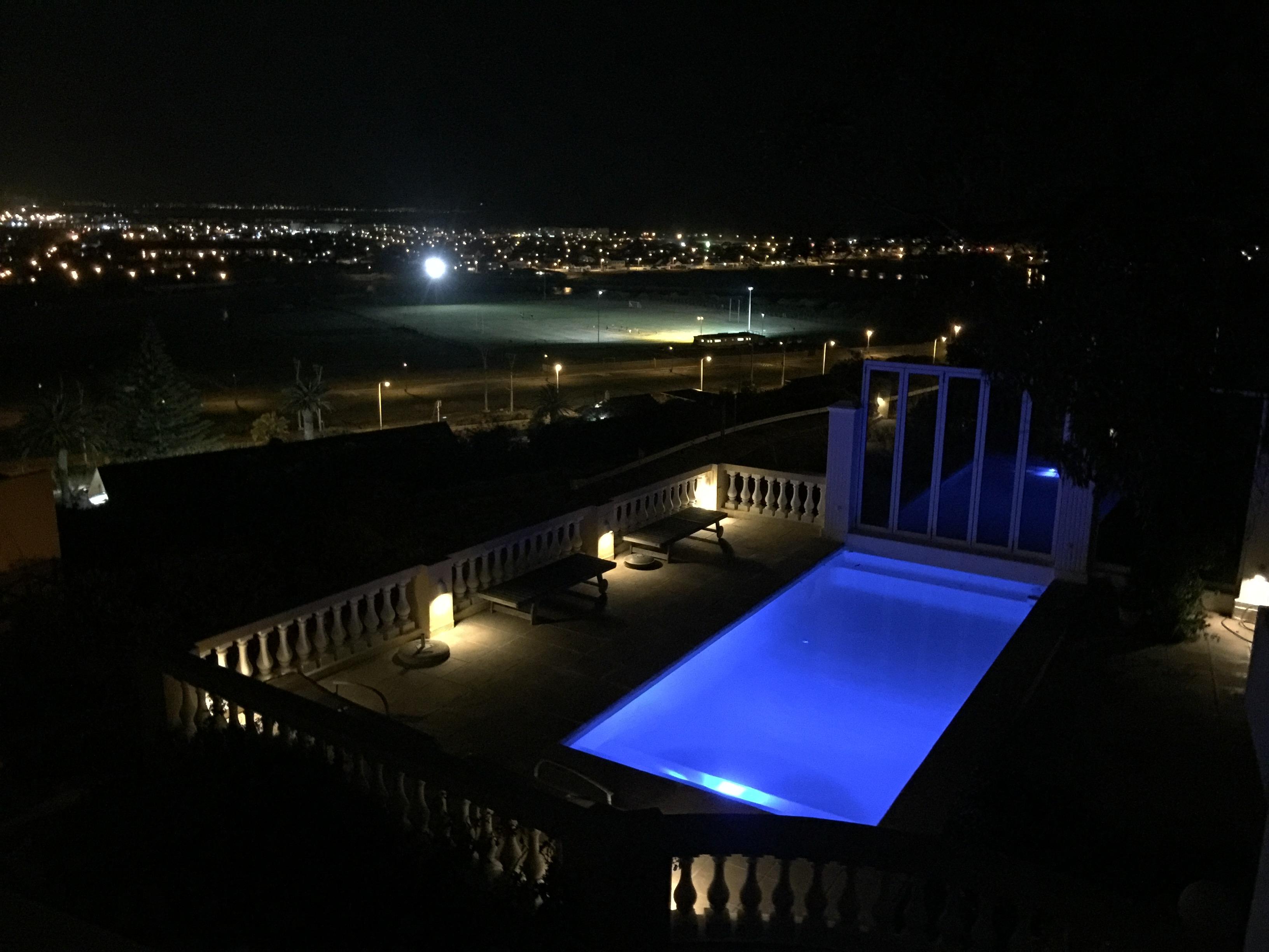 Colona Castle Hotel Lakeside Exterior photo